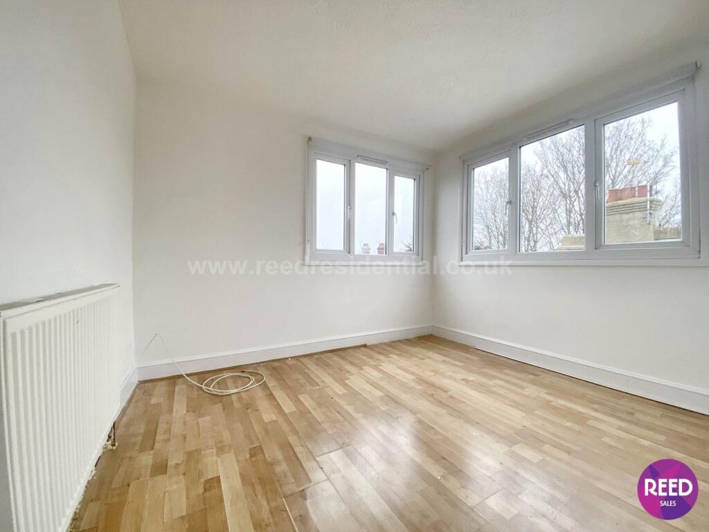 Apartment in Southend-on-Sea, Essex - View 2