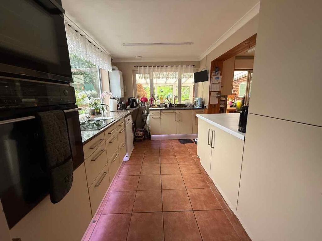 House in Glastonbury, Somerset - View 5