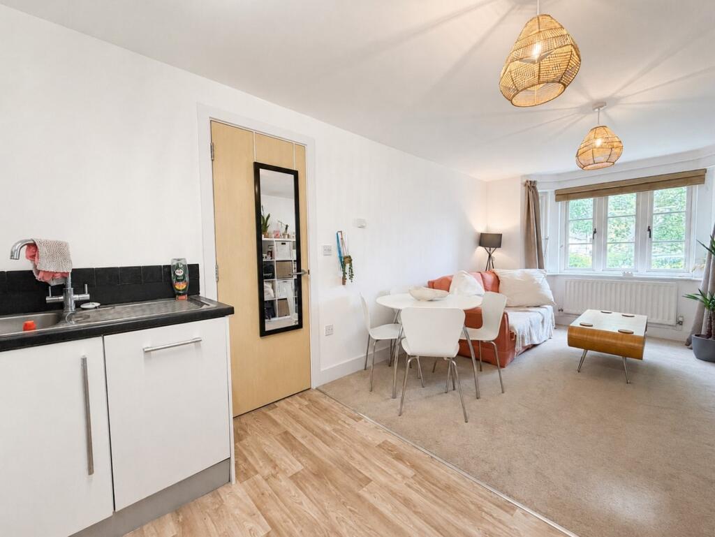 Apartment in West Oxfordshire, Witney - View 5