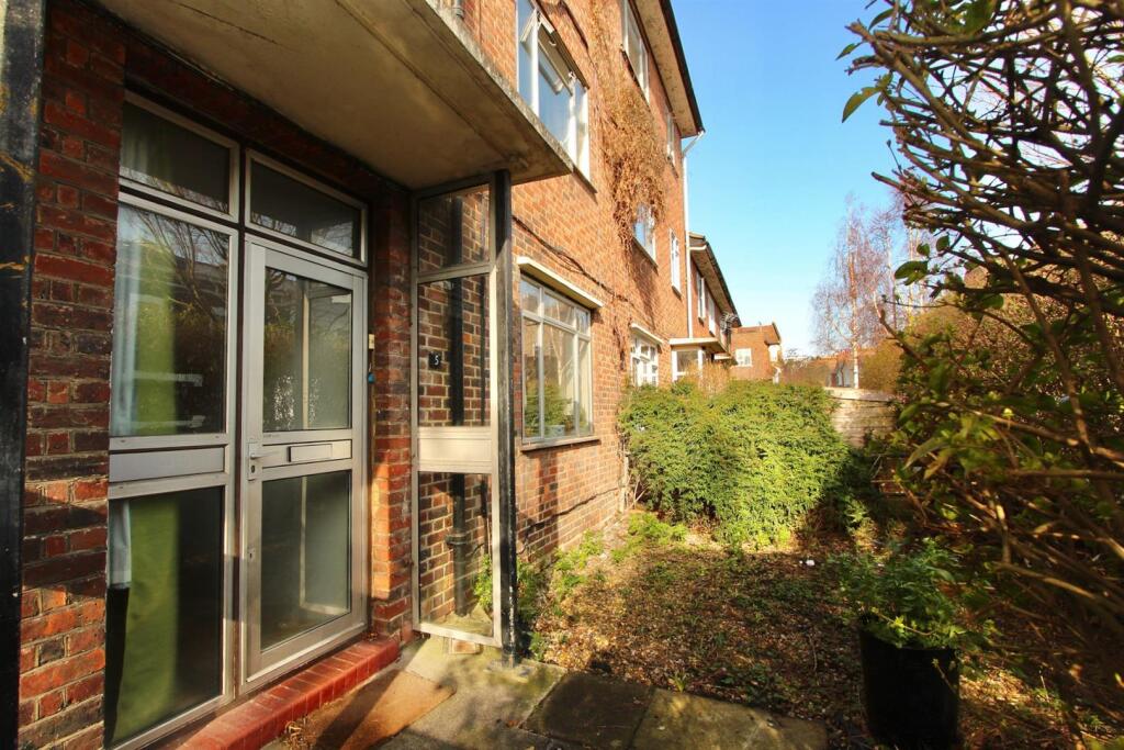 Main image of property: Woodlea Road, N16