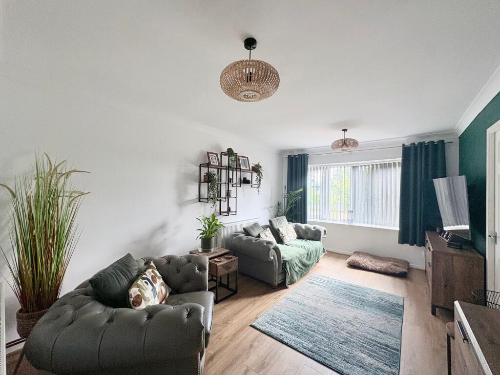 House in Doncaster, Rossington - More