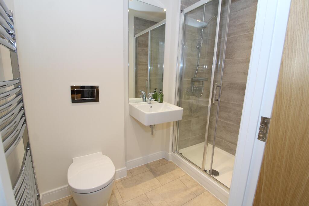 Apartment in Maidenhead, Furze Platt - View 5