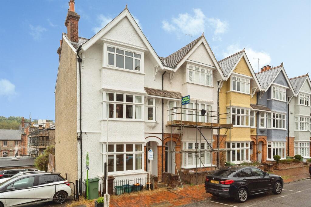 1-bed flat on Christchurch Avenue, Tunbridge Wells, £225,000