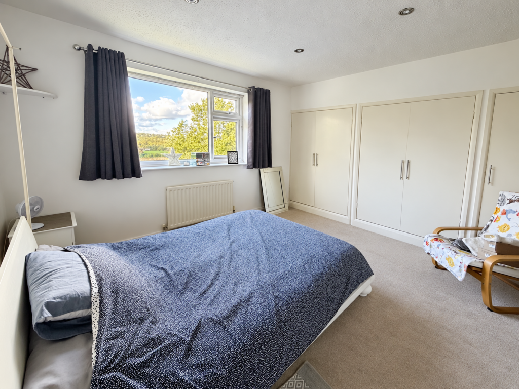 Apartment in Sheffield, Totley Rise, Bradway - More