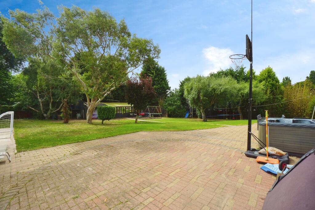 Narraway Grove, Tipton, DY4 photo 4