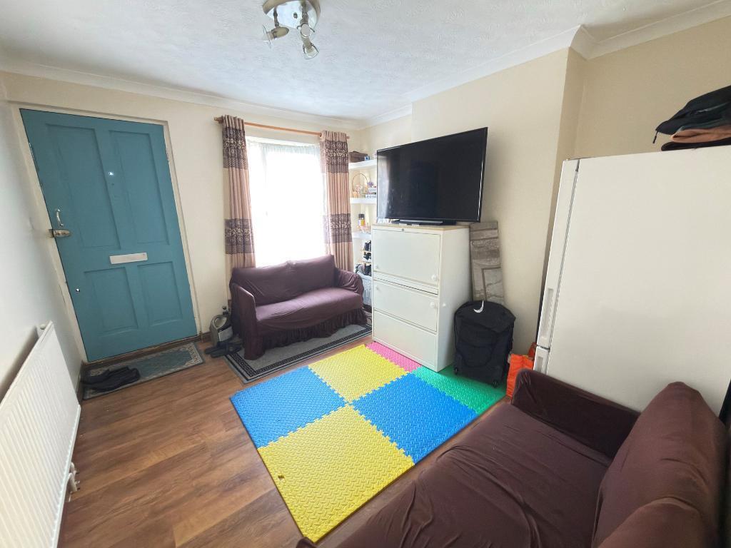 House in Luton - View 5