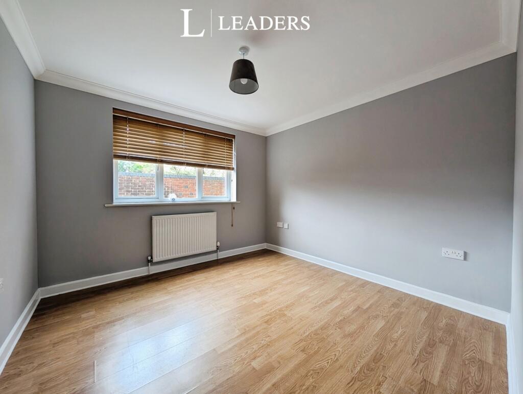 Apartment in Southampton - View 4