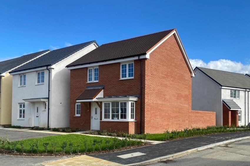 3-bed detached on North Road,
Holsworthy,
EX22 6FY, £330,000