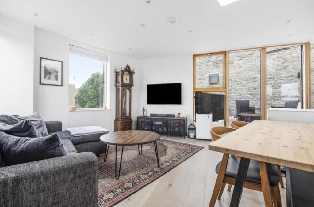 Main image of property: Peckham Road, 95 Peckham Road, London