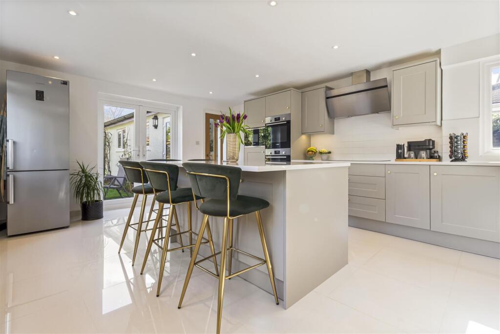 House in Worthing, Goring Road Shops, West Worthing - View 3