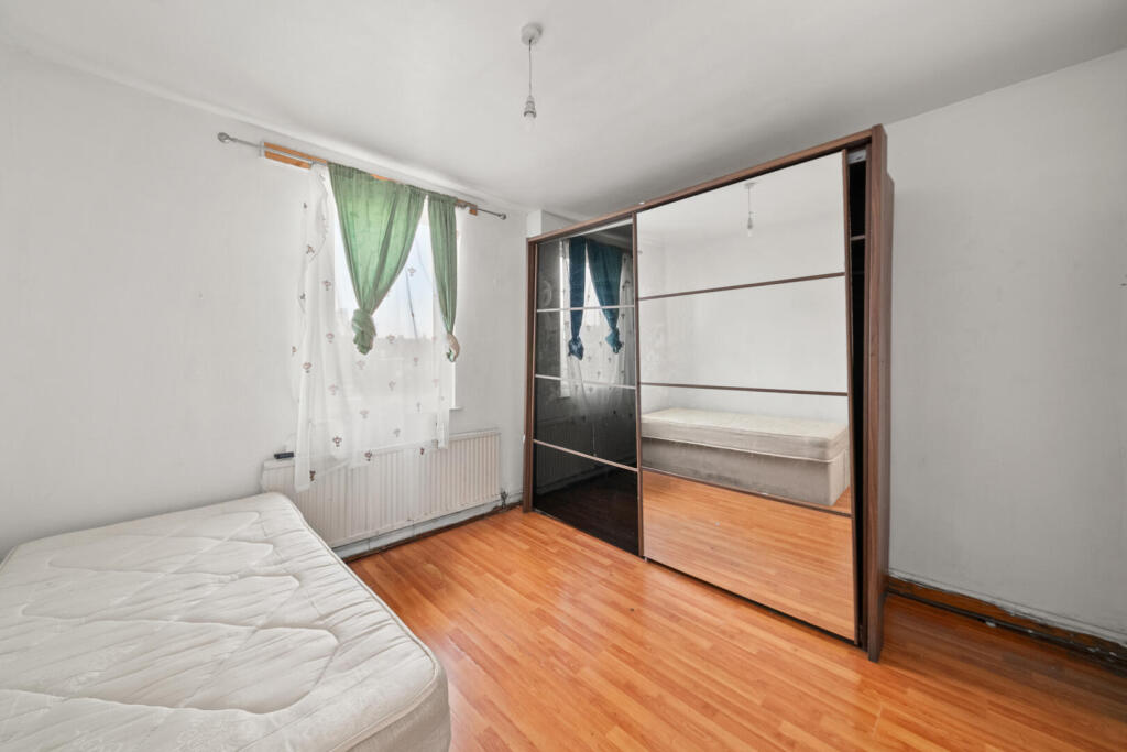 House in London, Osterley - More