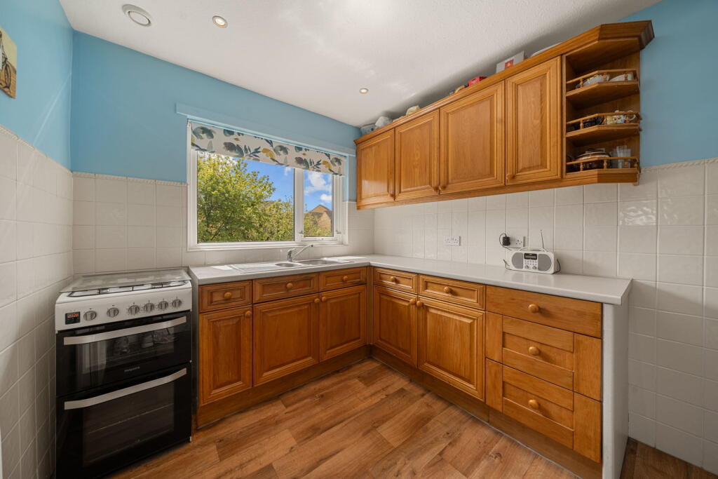 7 Weatherhill Crescent, HD3 3QZ photo 4