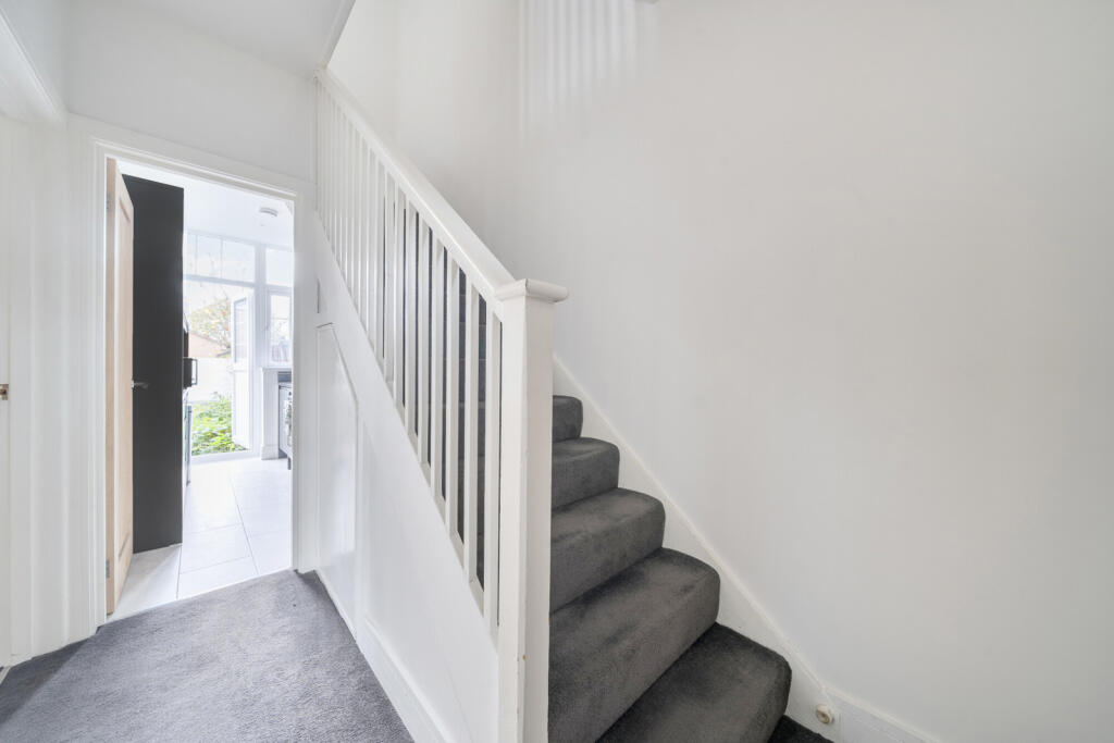 House in London - View 5