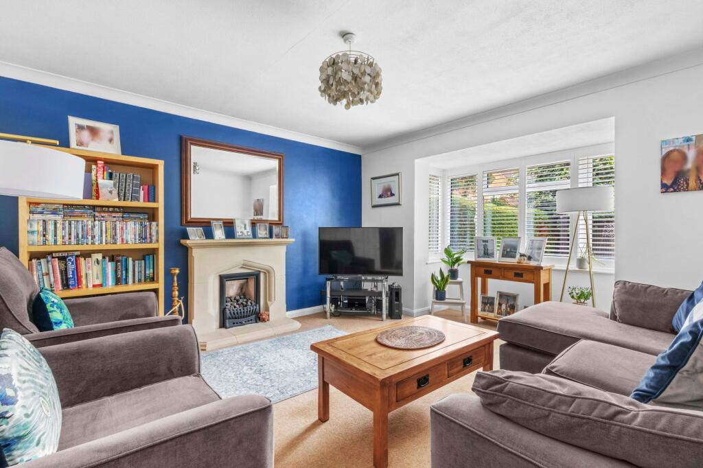House in Hemel Hempstead, Hughenden - More