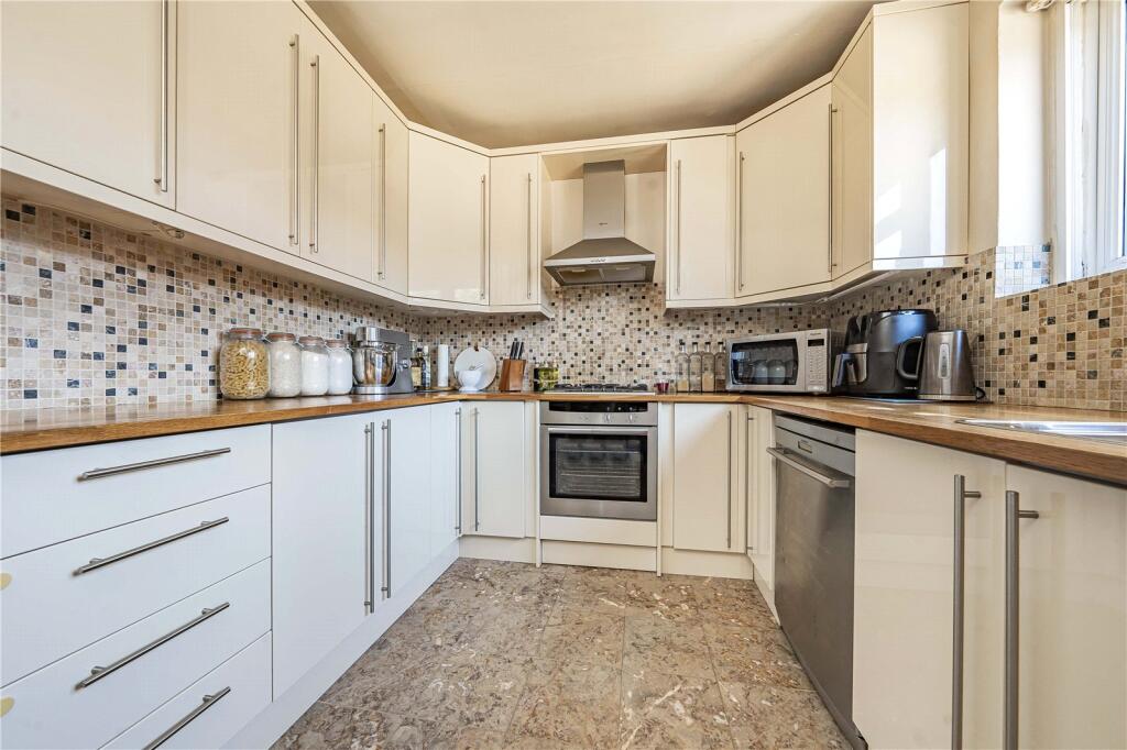 Apartment in London, Spring Grove - View 3