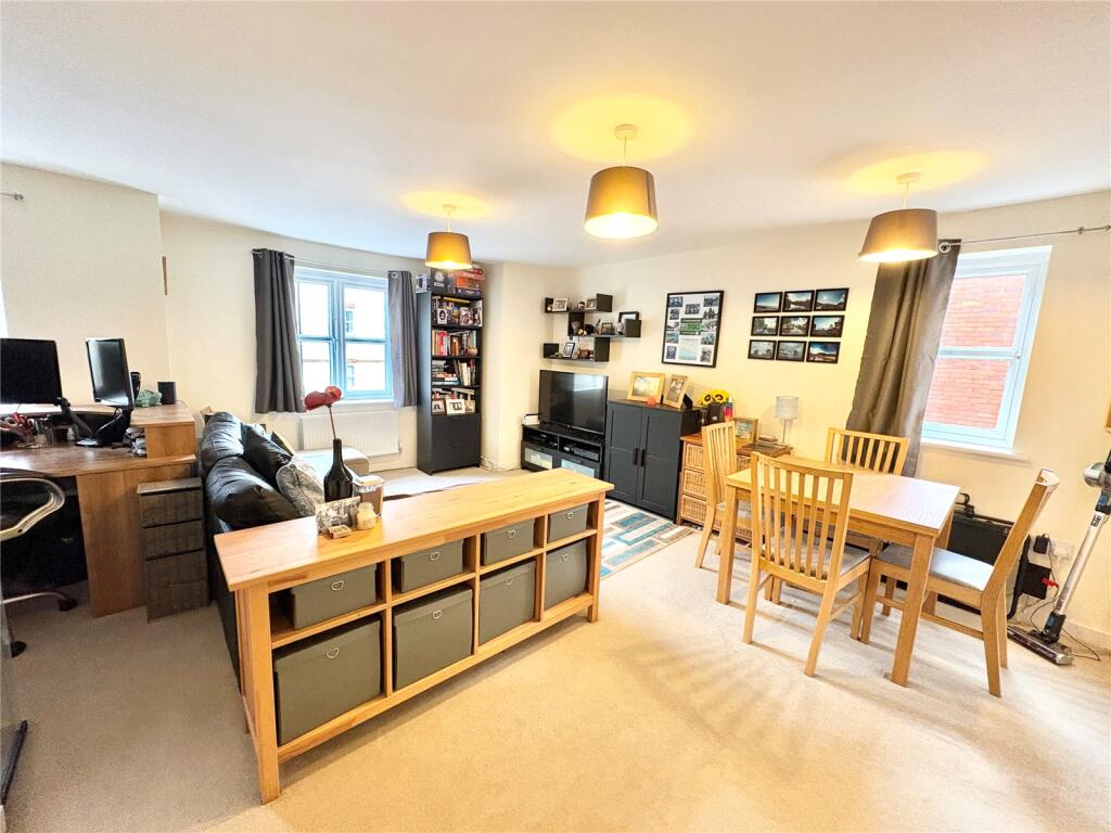 Wellington Avenue, Meon Vale, Stratford-upon-Avon, Warwickshire, CV37 photo 2