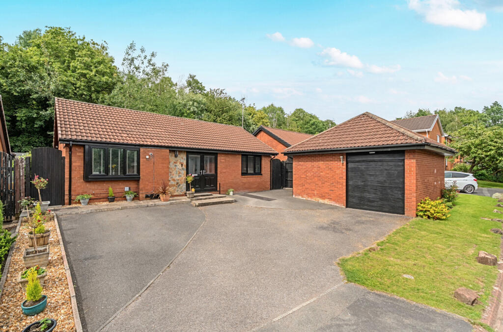 2-bed house on Hamsterley Close, Birchwood, Warrington, £325,000