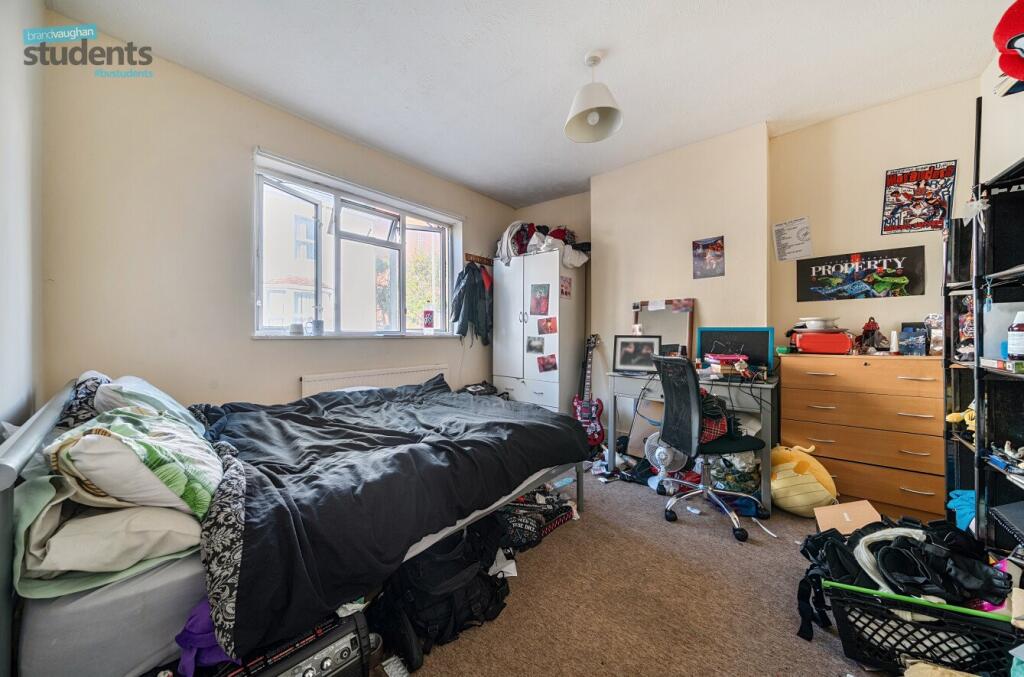 4 bedroom end of terrace house for rent
