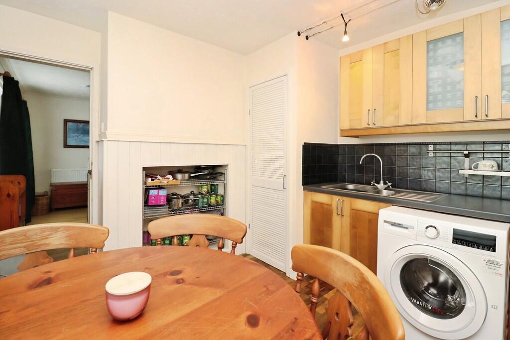 House in East Lindsey, Baumber - More