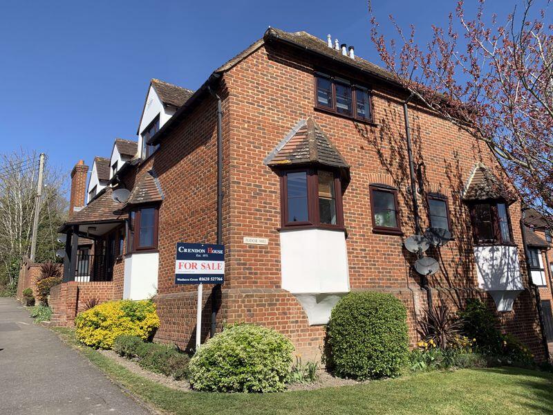 2-bed flat on Tudor Mill, Wooburn Green, £290,000