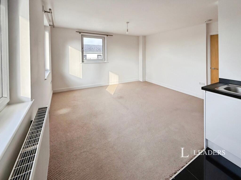 Apartment in Redhill - View 4