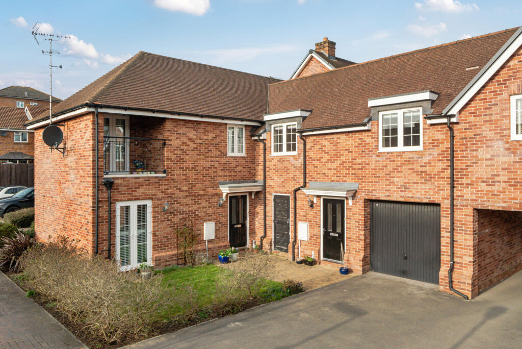 Main image of property: Montague Mews, Farnham, GU9