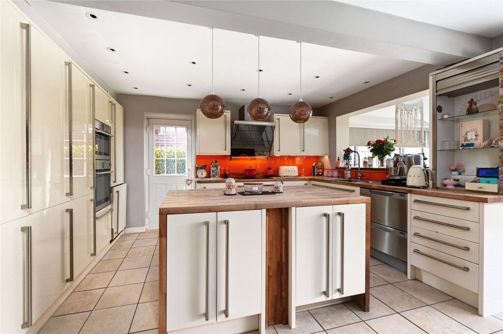 House in Spelthorne, Surrey - More