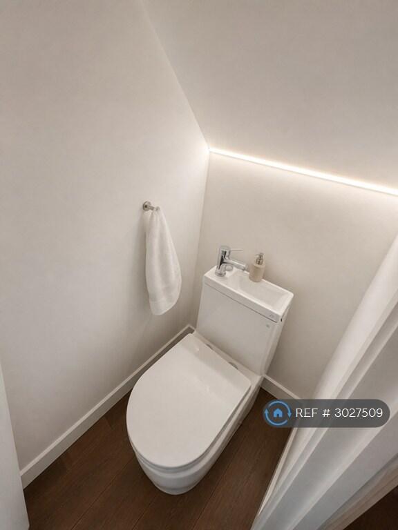 House in London - View 5