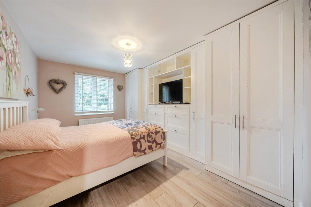 Apartment in Bromley - View 4