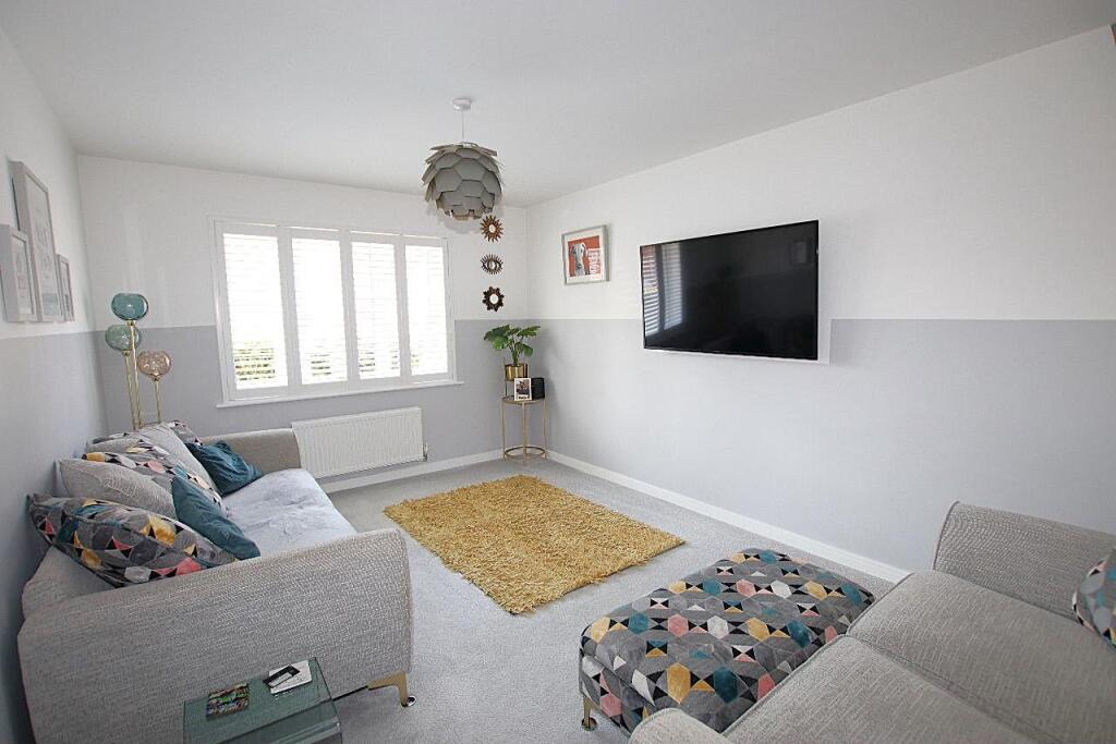 Ellis Road, Thorpe Le Soken, CO16 photo 3