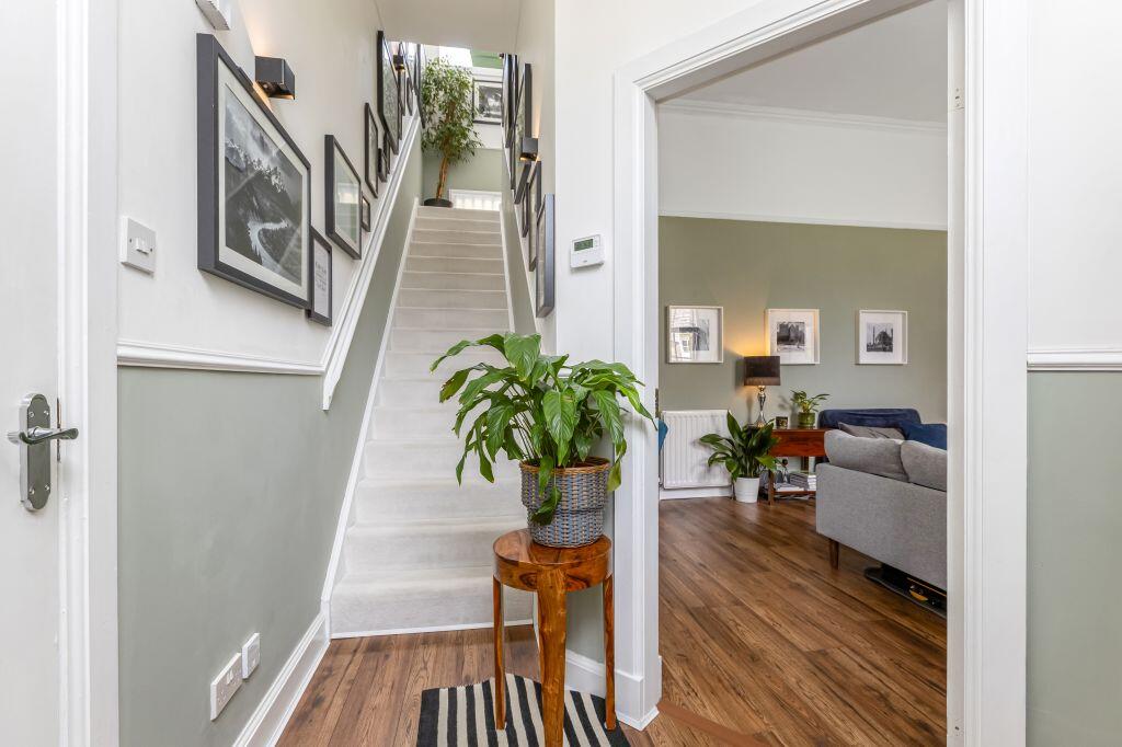 House in Edinburgh, Greenbank - More