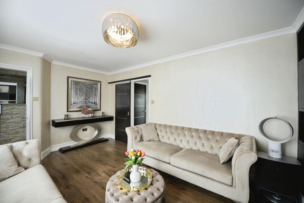 Marsh Green Road, Dagenham, RM10 photo 3