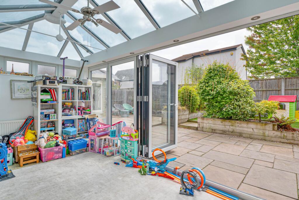 House in Milton Keynes, Broughton and Milton Keynes - View 4