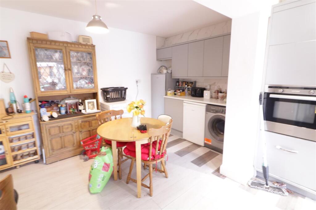Malting Villas Road, Rochford photo 5