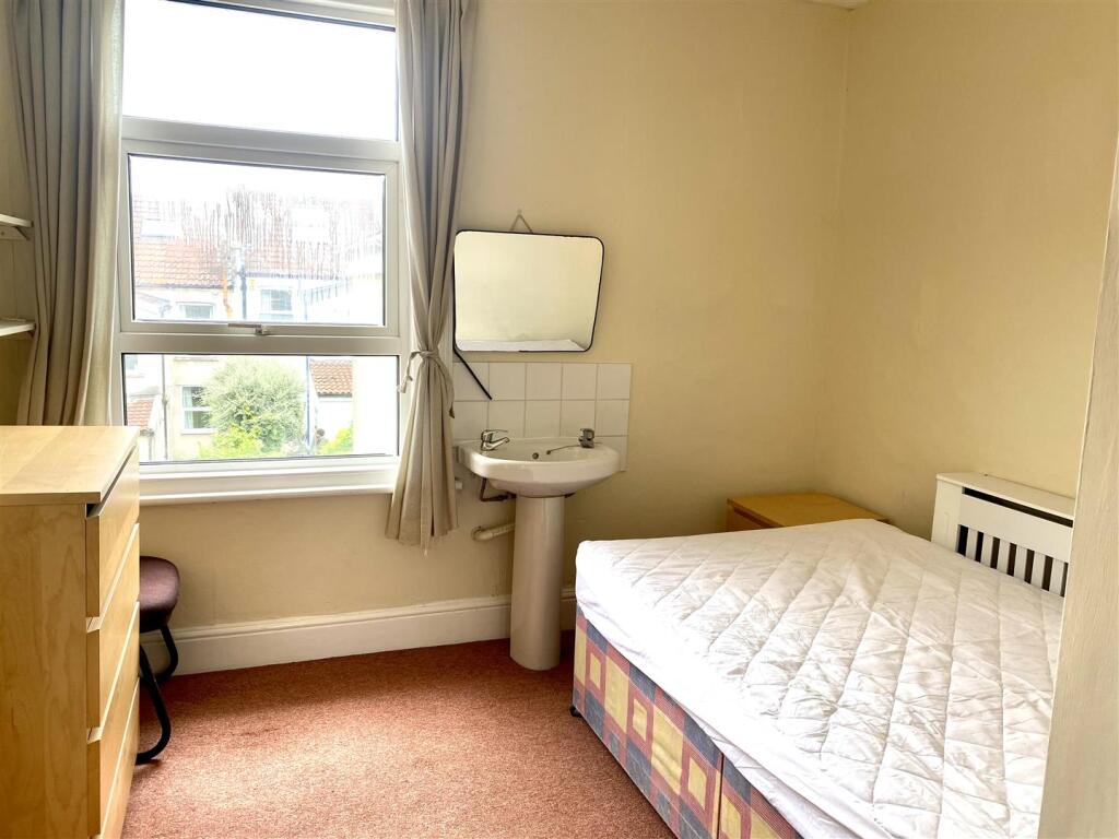 5 bedroom terraced house for rent