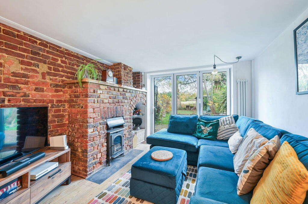 2-bed terraced on Holland Road, Oxted, RH8 9BQ, £435,000