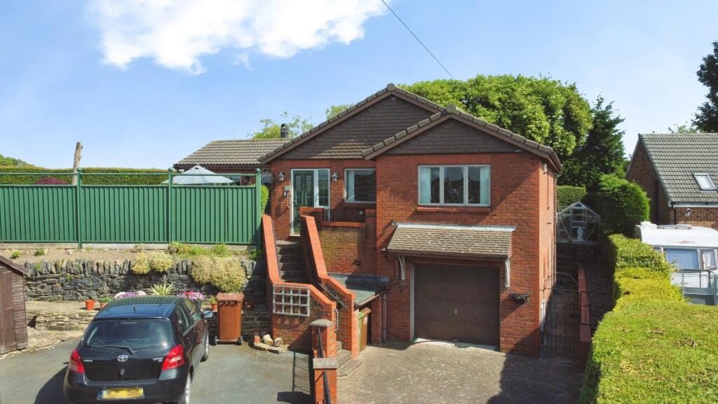 Main image of property: Sunnybank Grove, Thornbury, Bradford