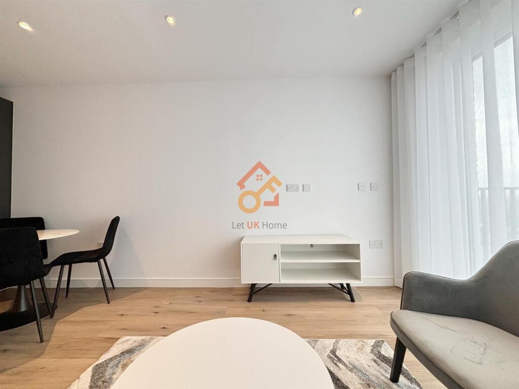 Apartment in Southall, London Borough of Ealing - More