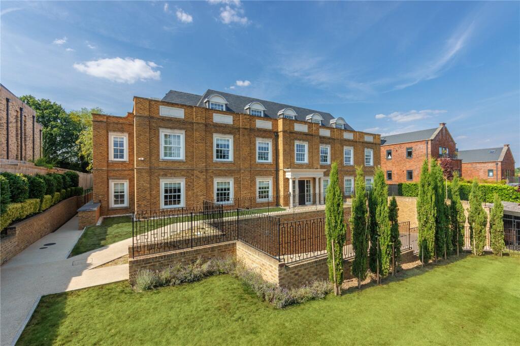 Main image of property: Watford Road, Radlett, Hertfordshire, WD7