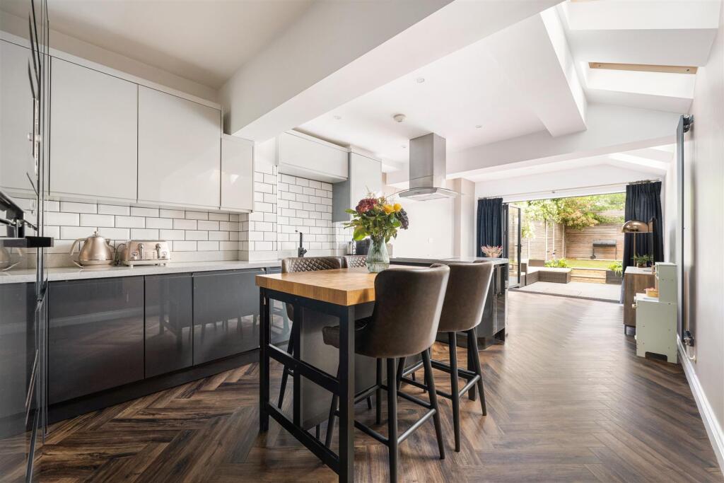 Barclay Road, London - View 2
