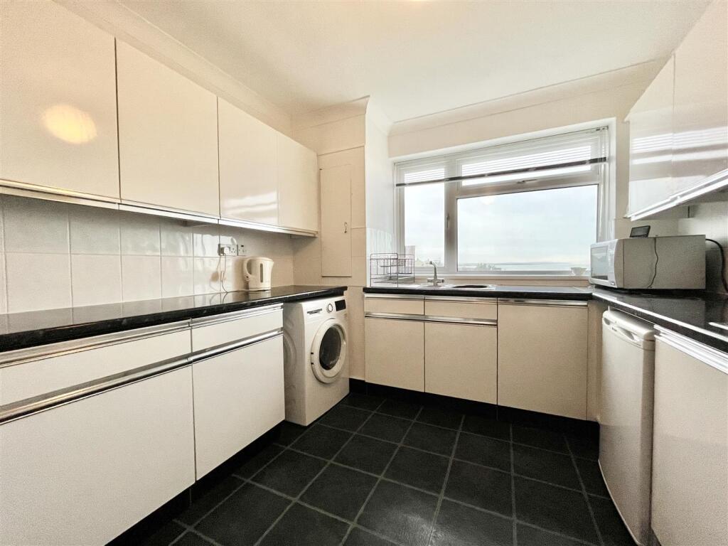 Timberlaine Road, Pevensey Bay photo 2