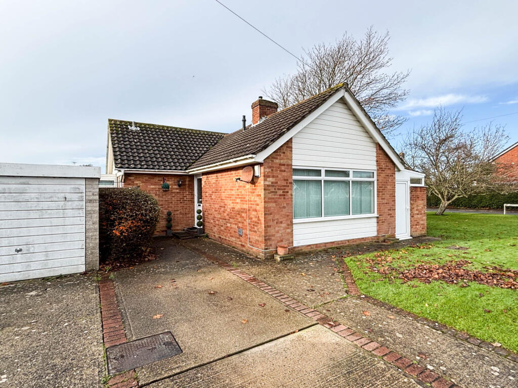 2-bed detached on West Meads, Bognor Regis, £315,000