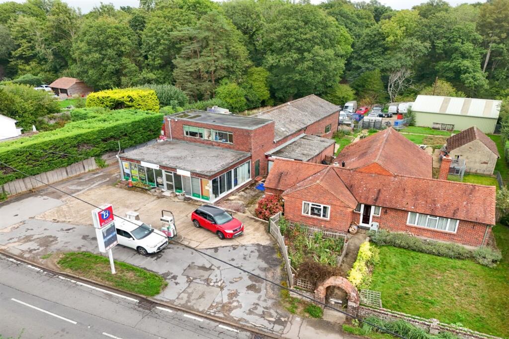House in Thatcham, Ashford Hill, Ashford Hill with Headley
