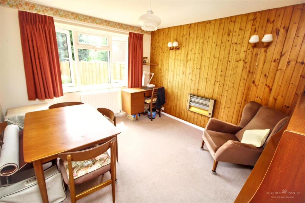 Fairford Road, Tilehurst, Reading – pohled 5