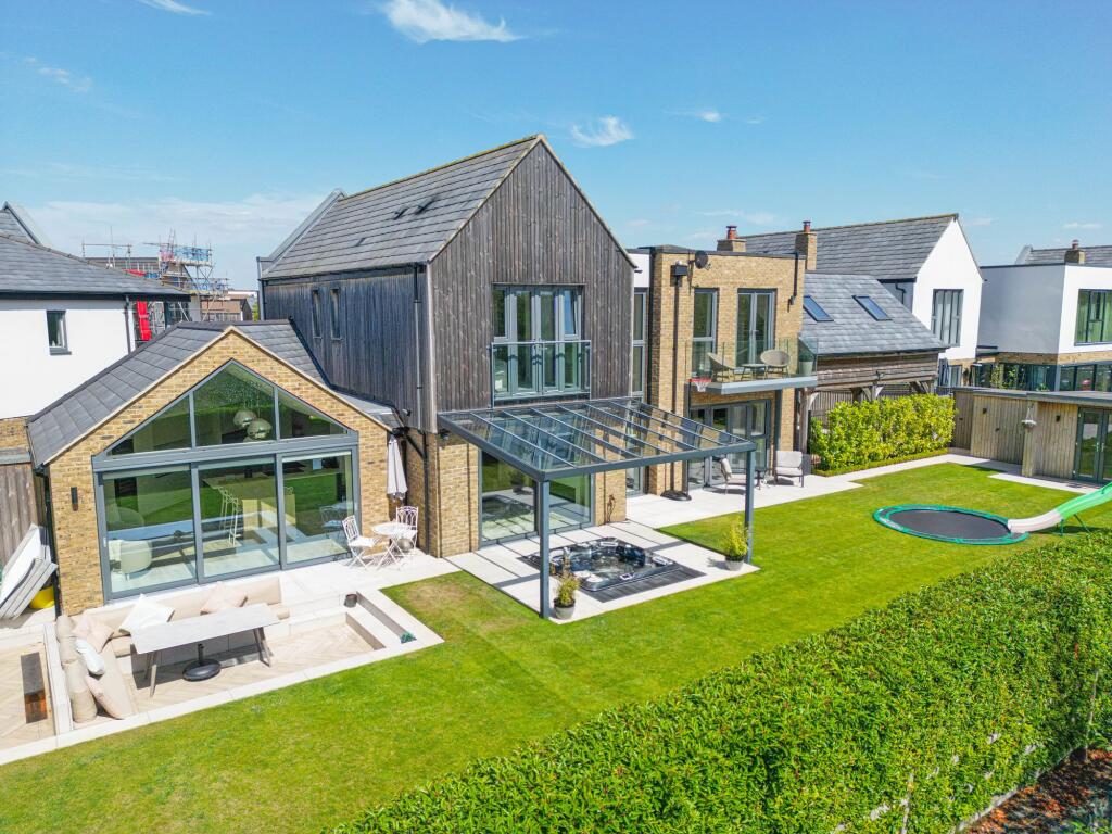Ferranti Place, Oakgrove, MK10 - View 2