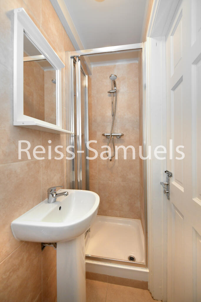 5 bedroom terraced house for rent