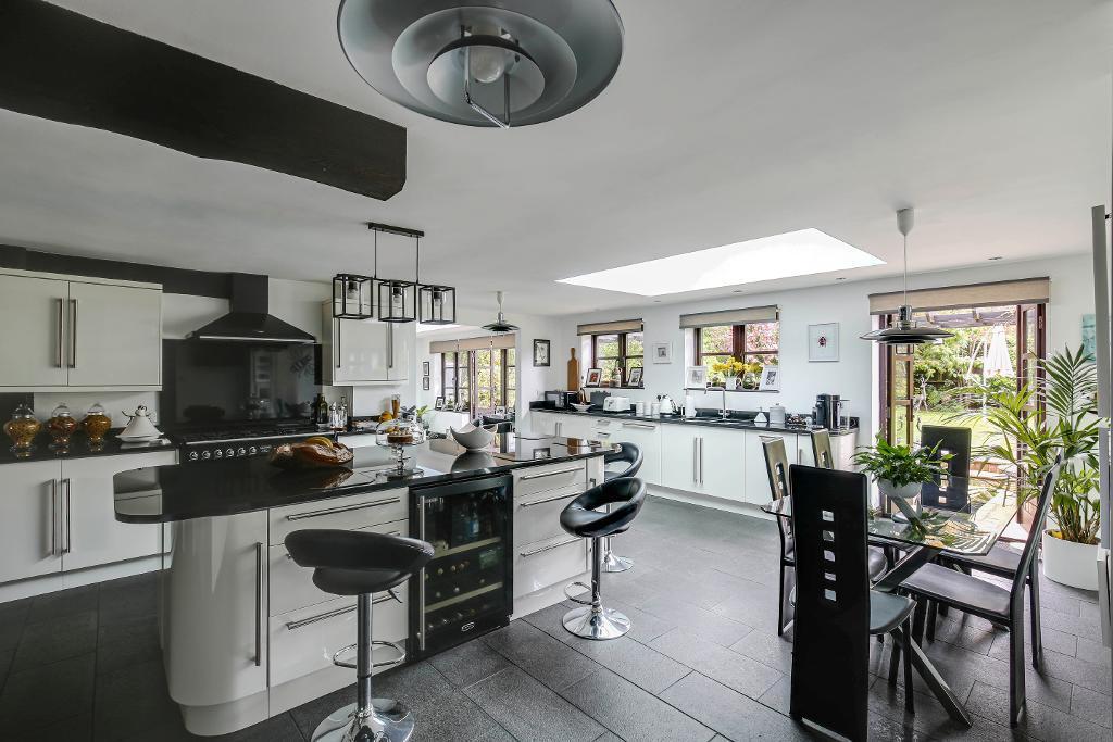 Homefield Road, Warlingham, Surrey, CR6 9HQ photo 4