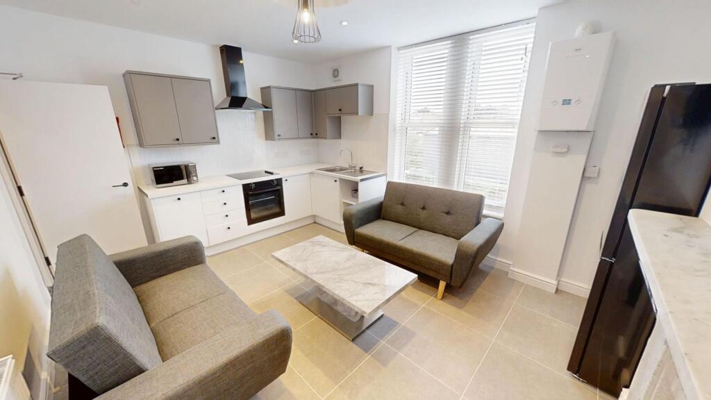 5 bedroom terraced house for rent
