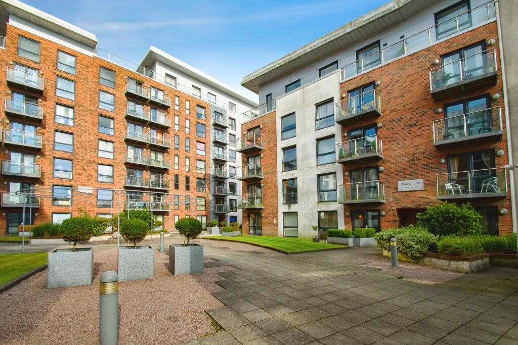 2-bed flat on Longfield Centre, Prestwich, Manchester, Greater Manchester, M25, £190,000