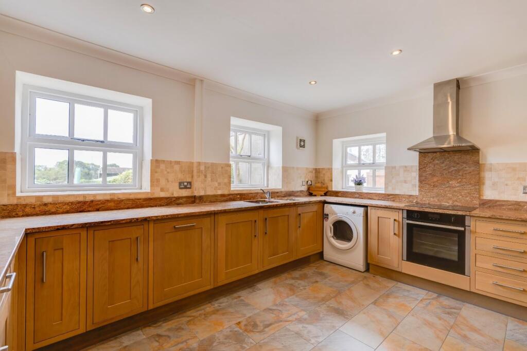 House in Cardiff, Creigiau, Pentyrch - More